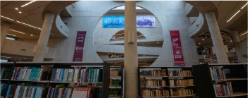 Interior de la biblioteca Rogelio salmona de la universidad de caldas