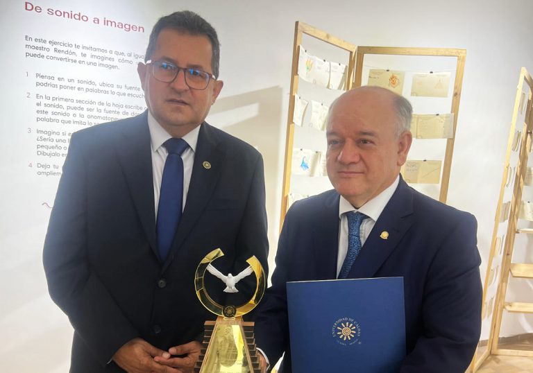 Dr. José Fernando Reyes Cuartas Graduado ilustre 2024